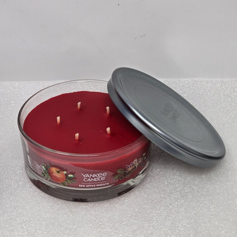 Yankee Candle Red Apple Wreath 5-Wick 12 Oz Jar Candle W/ Lid Christmas Holiday